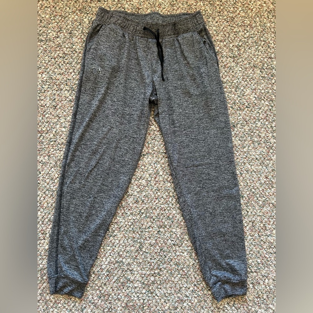 UNDER ARMOUR women’s jogger, size medium